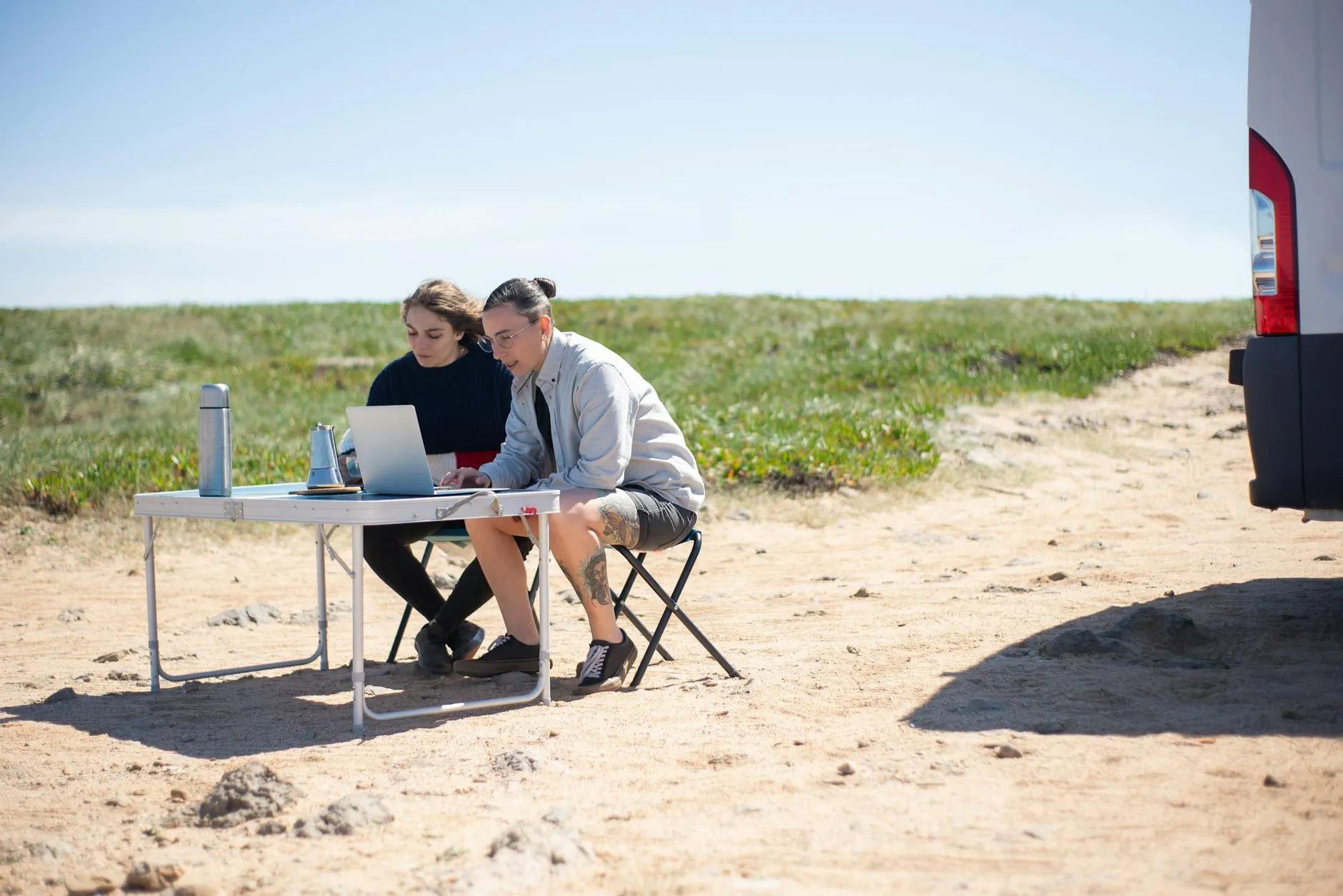 Best Portable Folding Tables and Chairs for Notaries